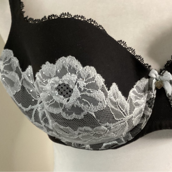 Victoria’s Secret 38D Lined Demi Lace Bra - Picture 6 of 7